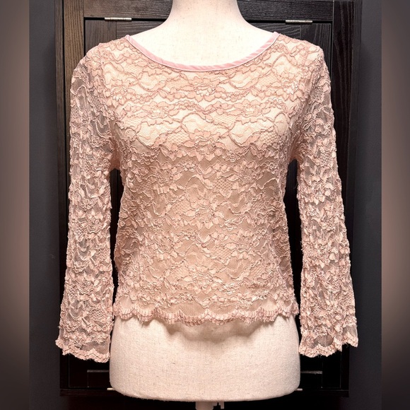 Forever 21 Vintage Light Pink lace top - Picture 2 of 6